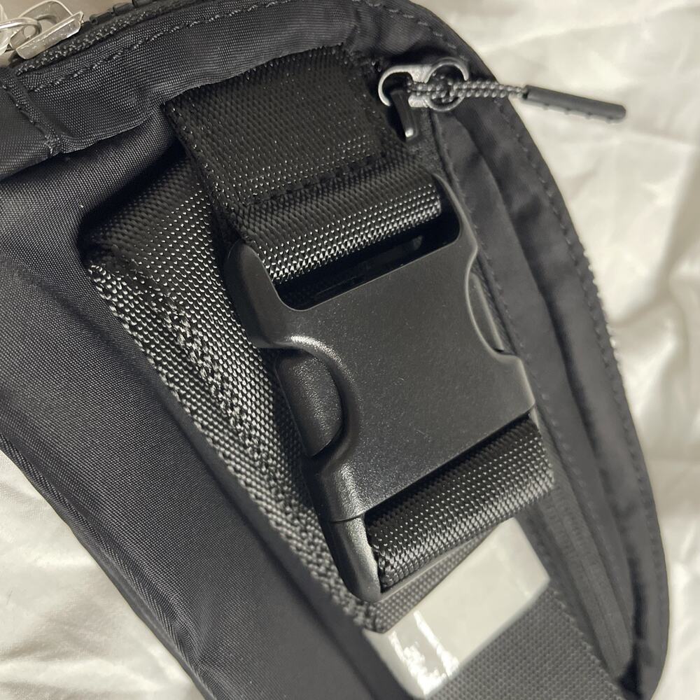 Lululemon Everywhere Unisex Black Belt Bag Crossbody Versatile Travel Fanny Pack - Picture 8 of 10